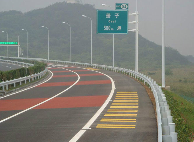 各色溶劑型馬路劃線漆